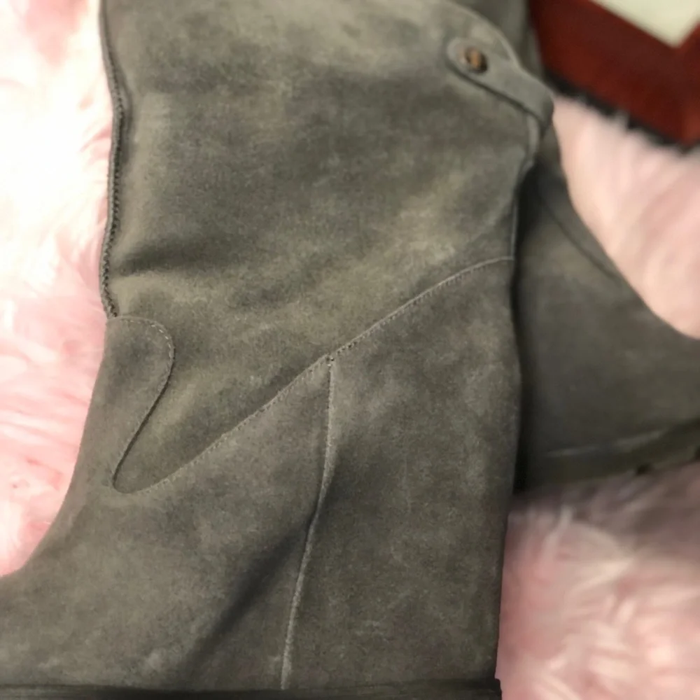 UGG Wedge Boots closing out closet  last chance - Picture 5 of 7
